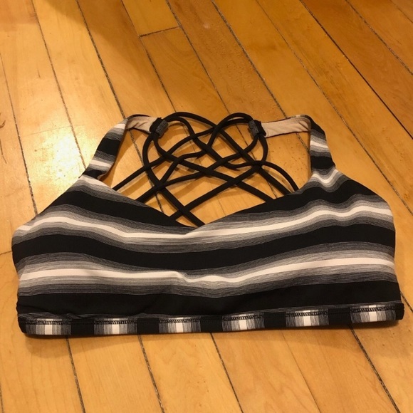 Lululemon sports bra (black and white) - Picture 4 of 6